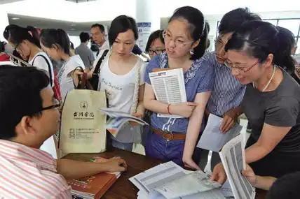 男孩高考632分，却因为志愿填报不慎，985秒变民办，学费翻了三倍_男孩高考632分，却因为志愿填报不慎，985秒变民办，学费翻了三倍_