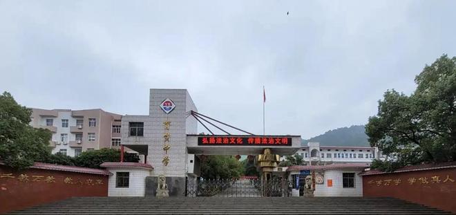 学校宿舍的门长宽多少__学校宿舍大门