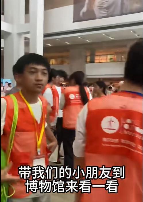 袁立真实身份轰动全国_袁立个人信息_