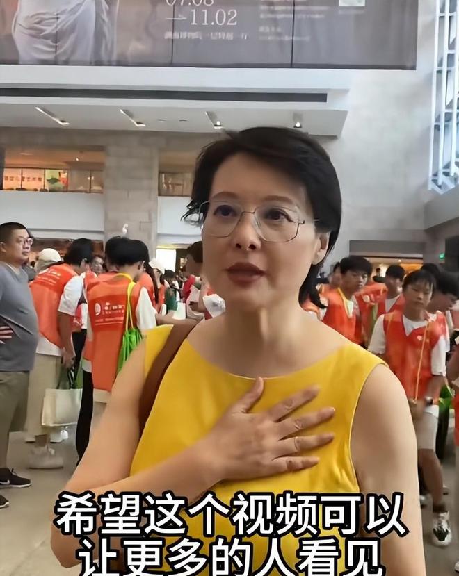 袁立真实身份轰动全国_袁立个人信息_