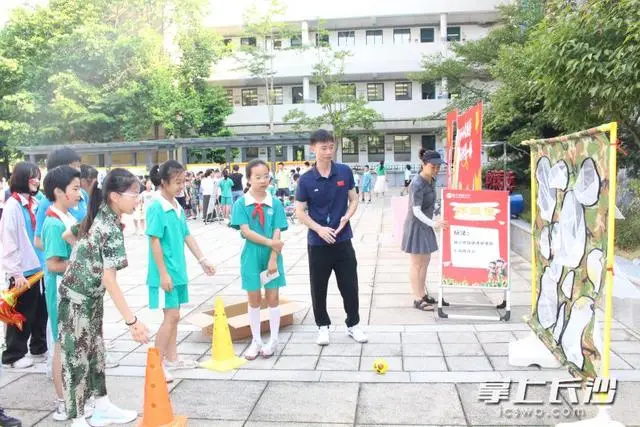“炸碉堡”“排雷”“送粮”……同学们玩得好开心｜开学第一天_“炸碉堡”“排雷”“送粮”……同学们玩得好开心｜开学第一天_