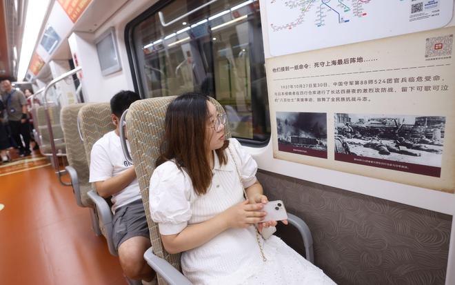 北京地铁19号线“伟大胜利”主题专列今起上线，每周运行5天_北京地铁19号线“伟大胜利”主题专列今起上线，每周运行5天_