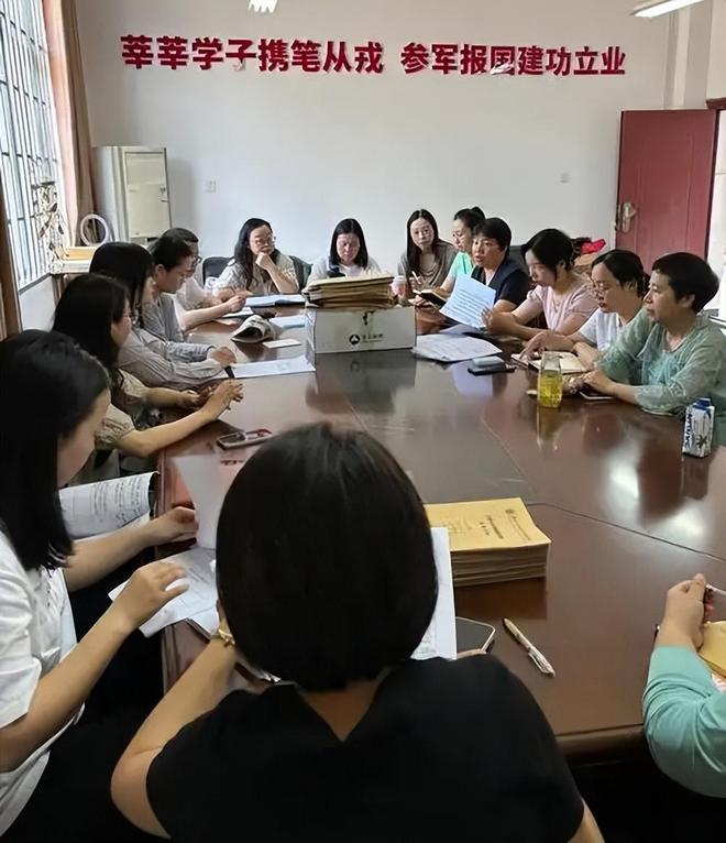 单位换了新校长，宣布三项新规定，赢得老师们热烈的掌声__单位换了新校长，宣布三项新规定，赢得老师们热烈的掌声