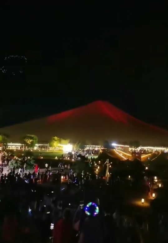 夫妻自驾从安徽送儿子去新疆上大学：辛苦但快乐，家人都想来看看，后备箱塞满了东西_夫妻自驾从安徽送儿子去新疆上大学：辛苦但快乐，家人都想来看看，后备箱塞满了东西_