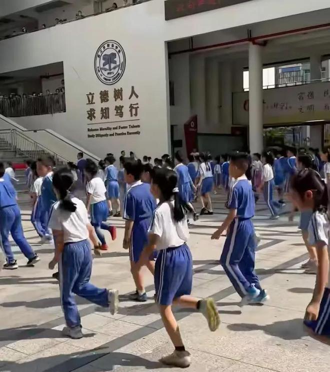 放学太吵检讨_放学该怎么办_