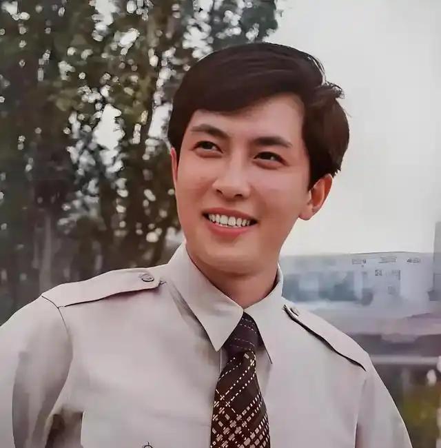 73岁唐国强的晚年：不敢病、不敢死，儿子医疗费成痛苦负担__73岁唐国强的晚年：不敢病、不敢死，儿子医疗费成痛苦负担