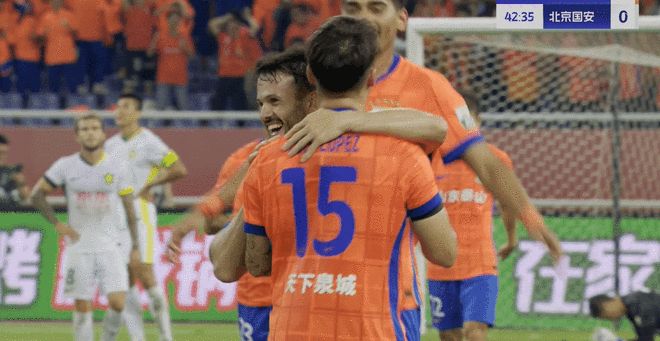 中超-泰山6-0狂胜国安！瓦科大四喜+6轮轰入11球