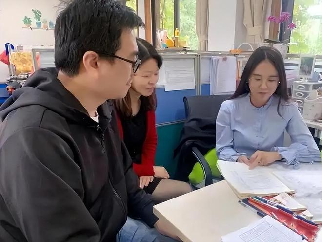 中学换班主任风波_班主任互换灵魂小说_