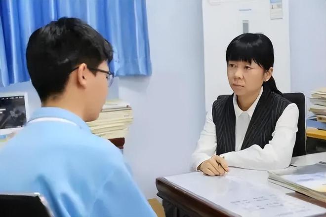 中学换班主任风波__班主任互换灵魂小说