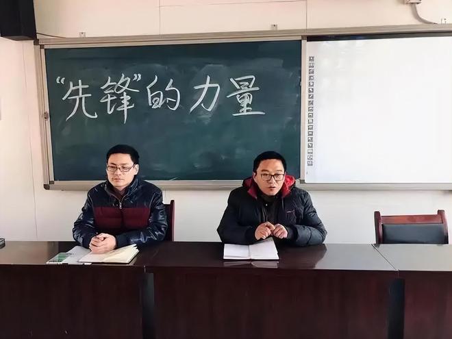 班主任互换灵魂小说__中学换班主任风波