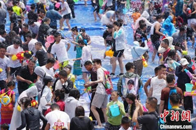 云南德宏：边疆明珠展新姿 绿色旅居引客来