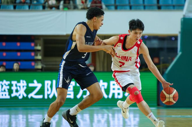 轮休双核！中国U19男篮三杀芬兰拒连败 刘李17+12杨溢17+8