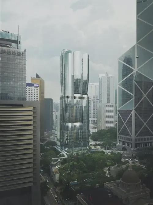 从五金店伙计到千亿地产王：李兆基的"反套路"思维如何逆流而上的