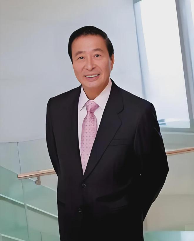 从五金店伙计到千亿地产王：李兆基的"反套路"思维如何逆流而上的_从五金店伙计到千亿地产王：李兆基的"反套路"思维如何逆流而上的_