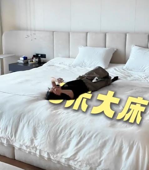 特步大公主豪宅内景曝光！黄金马桶太耀眼，水龙头洗手盆也是黄金__特步大公主豪宅内景曝光！黄金马桶太耀眼，水龙头洗手盆也是黄金