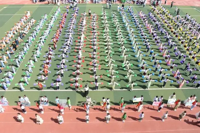 许昌市学府街小学春季运动会：班级特色与体育竞技巧妙融合