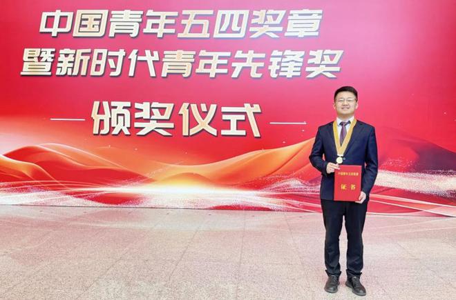 以“空气成像”书写中国青年的科创答卷