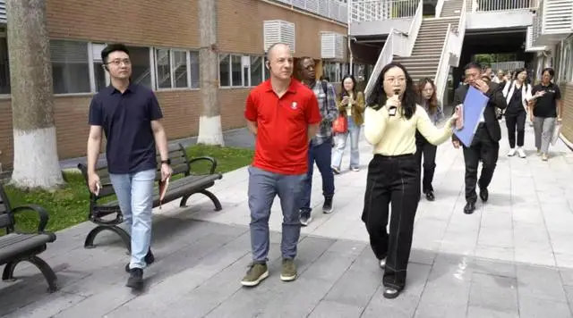2025教育现象学国际会议中外专家深度探访南外二实特色办学__2025教育现象学国际会议中外专家深度探访南外二实特色办学