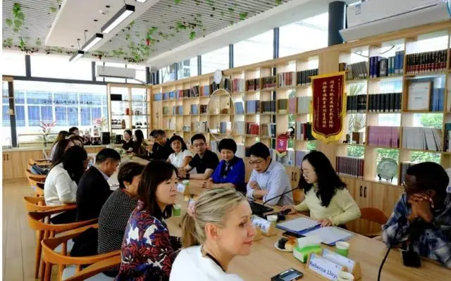 2025教育现象学国际会议中外专家深度探访南外二实特色办学_2025教育现象学国际会议中外专家深度探访南外二实特色办学_