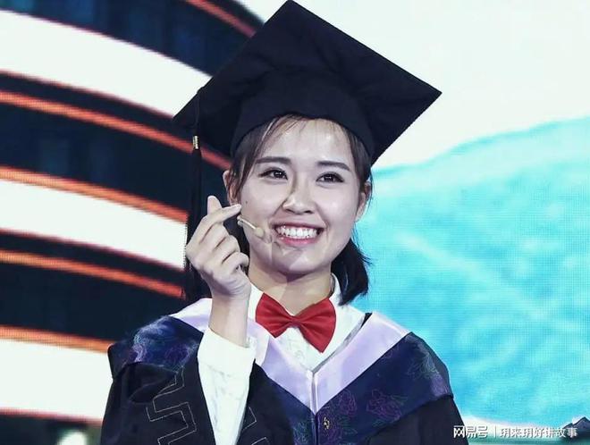 从“夸夸天花板”到全网群嘲：房琪“金句裁缝”人设为何一夜崩塌__从“夸夸天花板”到全网群嘲：房琪“金句裁缝”人设为何一夜崩塌