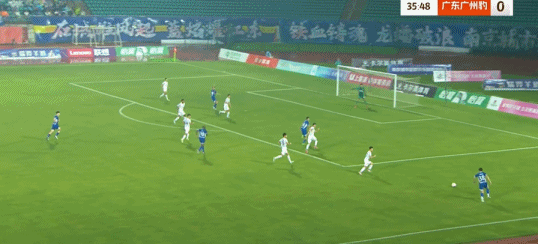 广州豹4-2逆转十人南京，晏紫豪、王建明补时破门，吉翔染红_广州豹4-2逆转十人南京，晏紫豪、王建明补时破门，吉翔染红_