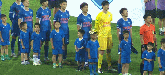 广州豹4-2逆转十人南京，晏紫豪、王建明补时破门，吉翔染红_广州豹4-2逆转十人南京，晏紫豪、王建明补时破门，吉翔染红_