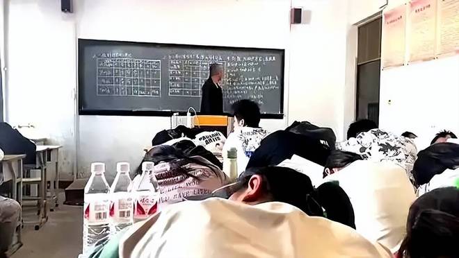 关群门睡觉微信图片__微信群网警监控