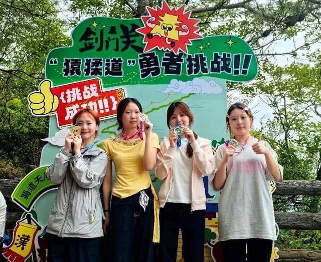 _千年蜀道新体验：非遗鱼灯首次亮相 徒步挑战再掀热潮_千年蜀道新体验：非遗鱼灯首次亮相 徒步挑战再掀热潮
