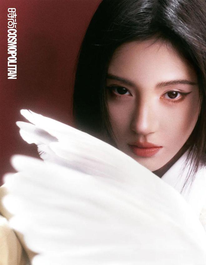鞠婧祎：万花世界，锋芒自持__鞠婧祎：万花世界，锋芒自持