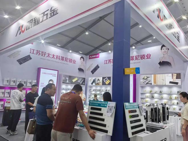 _观察｜一场展会出现四个“好太太”相关的门锁品牌，到底谁才是真的？_观察｜一场展会出现四个“好太太”相关的门锁品牌，到底谁才是真的？