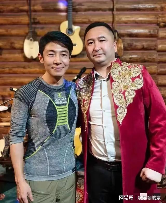 撒贝宁一家千岛湖亲子游！李白超短裤秀，5岁龙凤胎萌翻全场?_撒贝宁一家千岛湖亲子游！李白超短裤秀，5岁龙凤胎萌翻全场?_