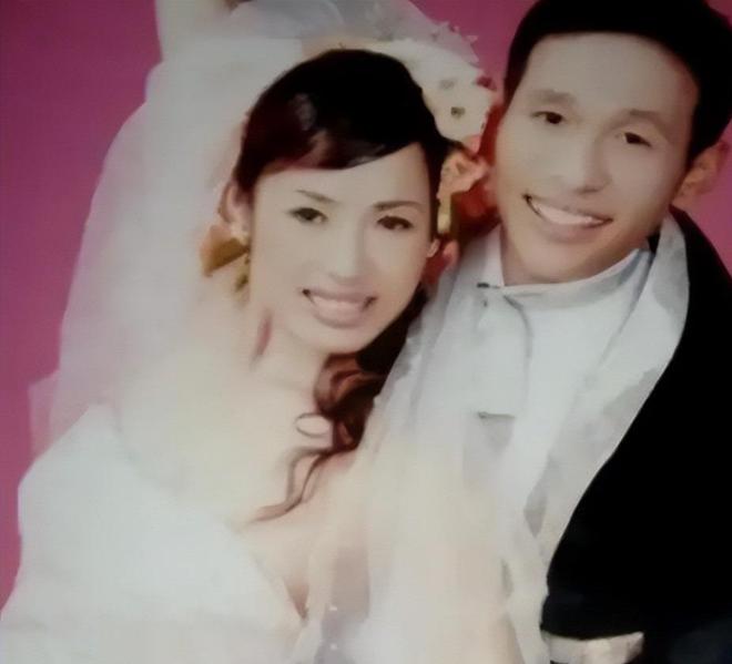 _成名后抛弃原配，与女粉丝结婚生娃的宋小宝，近况令人唏嘘_成名后抛弃原配，与女粉丝结婚生娃的宋小宝，近况令人唏嘘