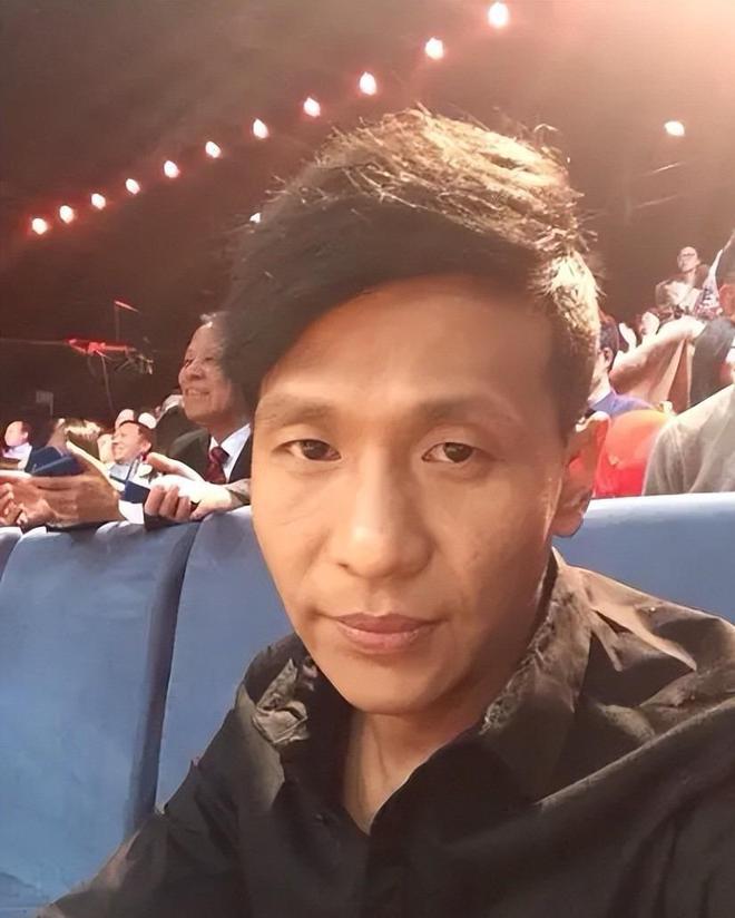 成名后抛弃原配，与女粉丝结婚生娃的宋小宝，近况令人唏嘘__成名后抛弃原配，与女粉丝结婚生娃的宋小宝，近况令人唏嘘