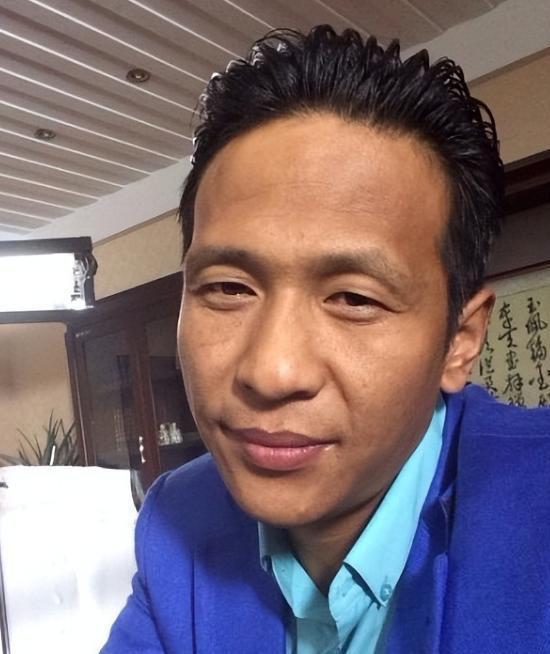 _成名后抛弃原配，与女粉丝结婚生娃的宋小宝，近况令人唏嘘_成名后抛弃原配，与女粉丝结婚生娃的宋小宝，近况令人唏嘘