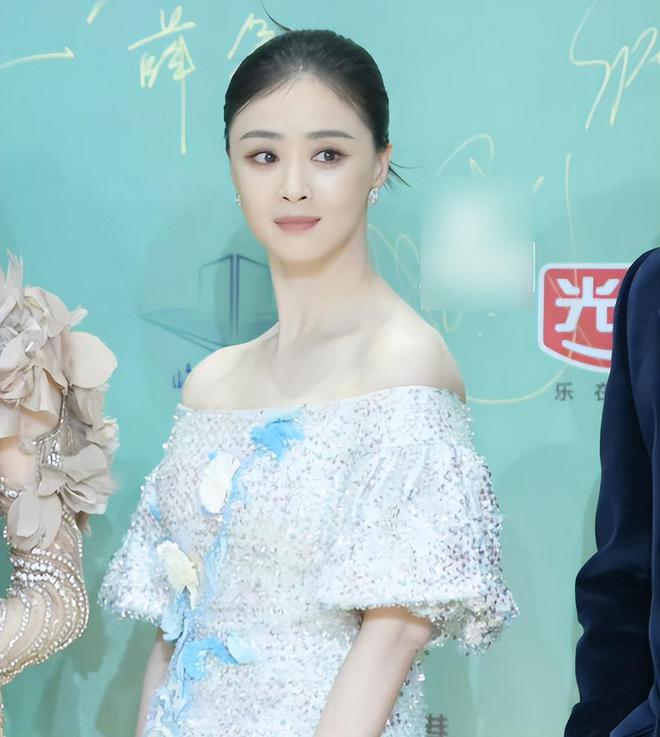 杨幂别再营销幼态审美了！看看生图清醒一下，美丽应该是多元的！__杨幂别再营销幼态审美了！看看生图清醒一下，美丽应该是多元的！