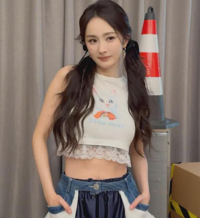 杨幂别再营销幼态审美了！看看生图清醒一下，美丽应该是多元的！__杨幂别再营销幼态审美了！看看生图清醒一下，美丽应该是多元的！