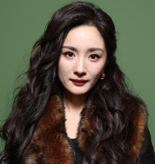 _杨幂别再营销幼态审美了！看看生图清醒一下，美丽应该是多元的！_杨幂别再营销幼态审美了！看看生图清醒一下，美丽应该是多元的！