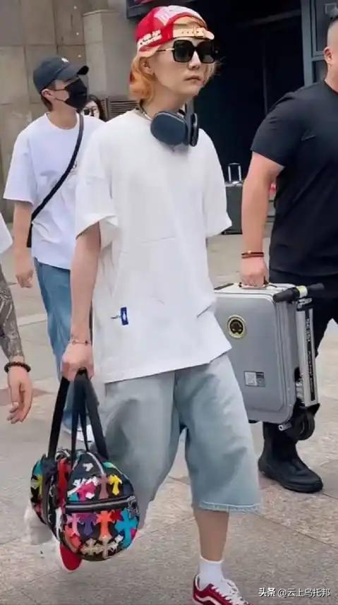 鹿晗妈妈照片曝光_权志龙吸毒真相鹿晗_
