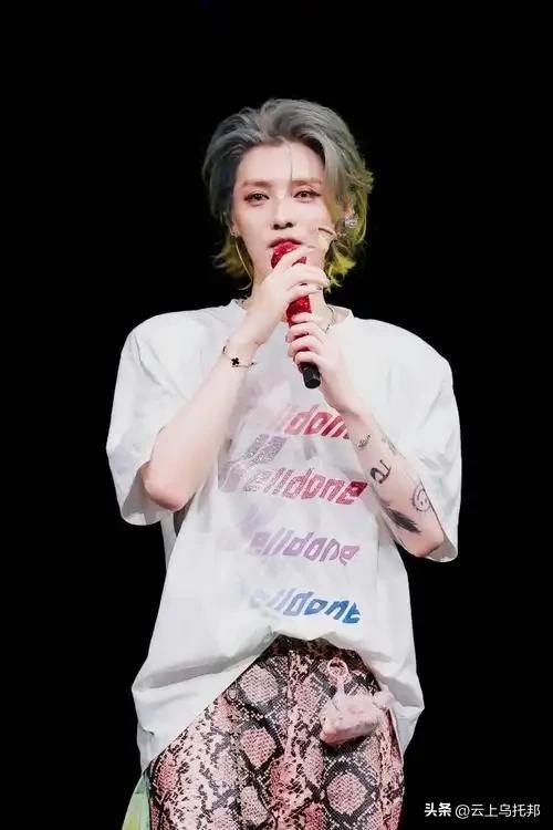 鹿晗妈妈照片曝光__权志龙吸毒真相鹿晗