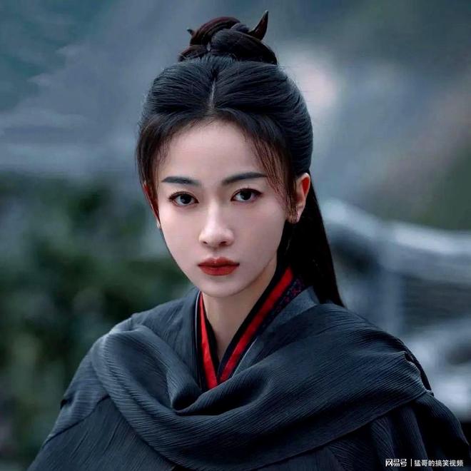 吴谨言无疑成了年轻演员们的榜样，她不仅是一位_吴谨言无疑成了年轻演员们的榜样，她不仅是一位_