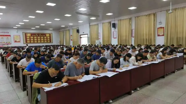 灵宝一高：教师同考高考题 以考促教砺真功__灵宝一高：教师同考高考题 以考促教砺真功