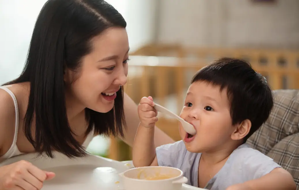 _孩子长大后跟你亲不亲，看他吃饭的样子就能知道，基本八九不离十_孩子长大后跟你亲不亲，看他吃饭的样子就能知道，基本八九不离十