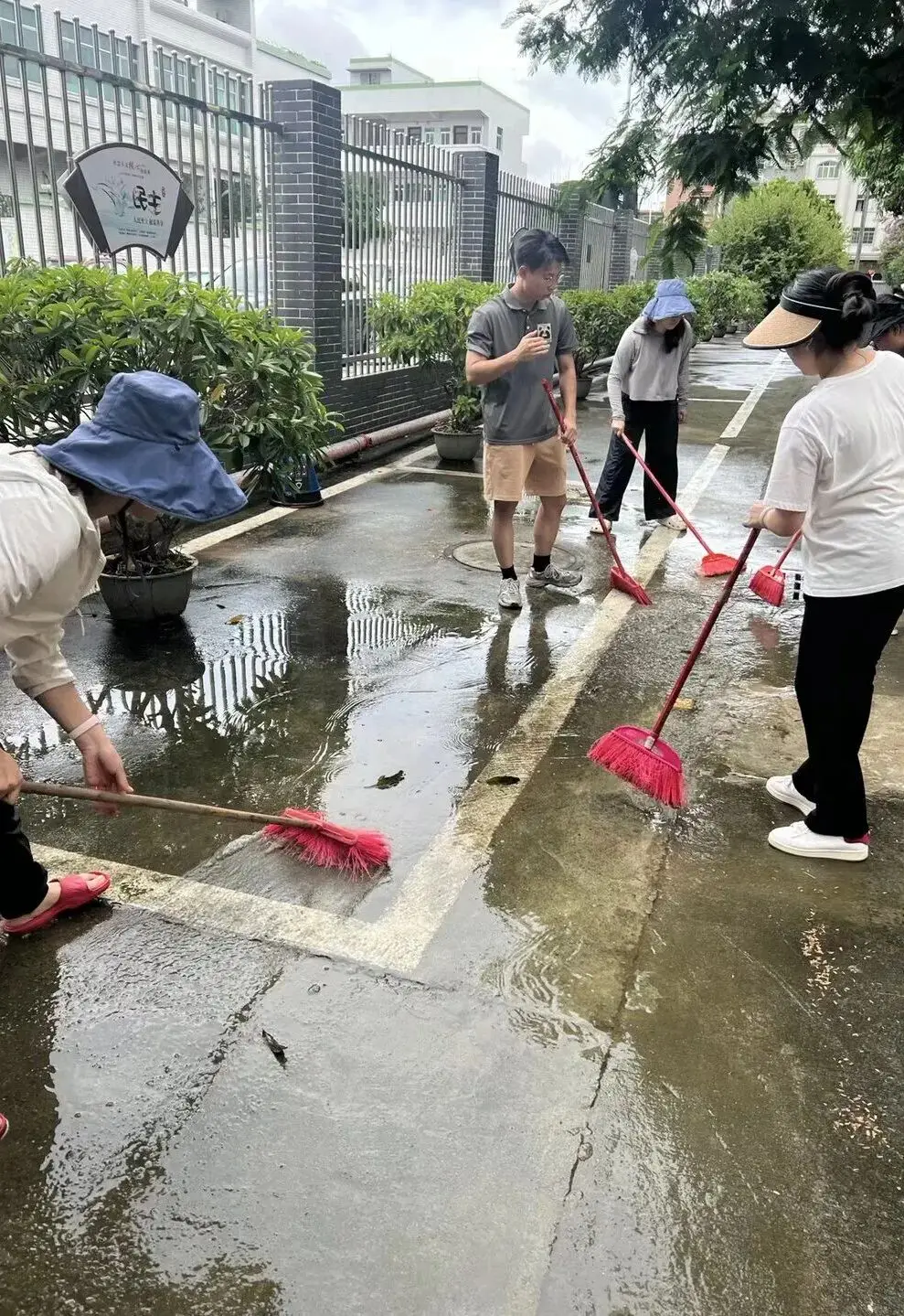 守护校园美篇__守护开学季