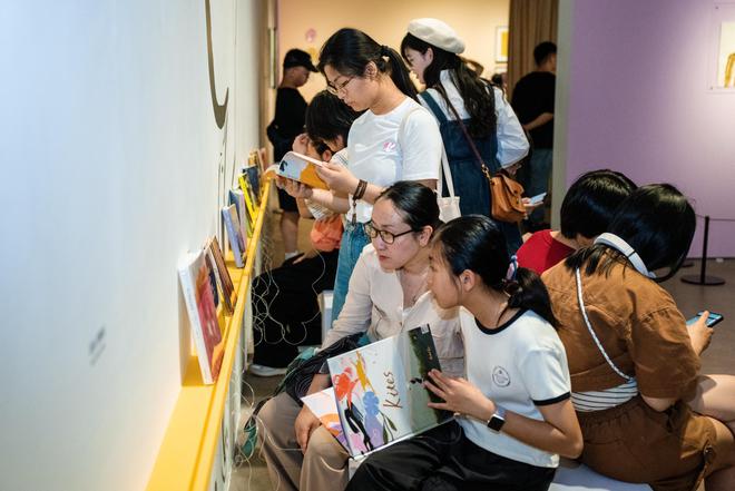 卤猫长沙首展《世界，在窗前跳舞》启幕，谢子龙影像艺术馆成五一治愈系艺术地标__卤猫长沙首展《世界，在窗前跳舞》启幕，谢子龙影像艺术馆成五一治愈系艺术地标