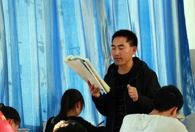 _原创那个背母亲上大学的刘秀祥，曾打工睡猪圈，现在他怎么样了？_原创那个背母亲上大学的刘秀祥，曾打工睡猪圈，现在他怎么样了？