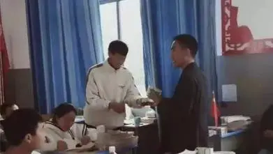 _原创那个背母亲上大学的刘秀祥，曾打工睡猪圈，现在他怎么样了？_原创那个背母亲上大学的刘秀祥，曾打工睡猪圈，现在他怎么样了？