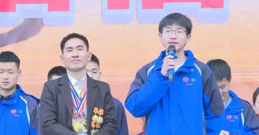 原创那个背母亲上大学的刘秀祥，曾打工睡猪圈，现在他怎么样了？__原创那个背母亲上大学的刘秀祥，曾打工睡猪圈，现在他怎么样了？