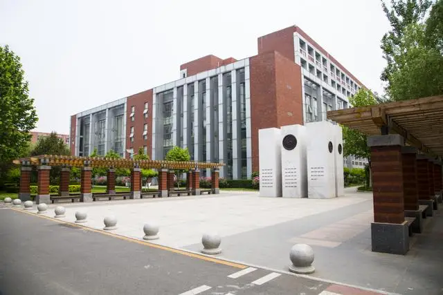 英澳本科升学捷径：2025热门国际本科项目揭秘