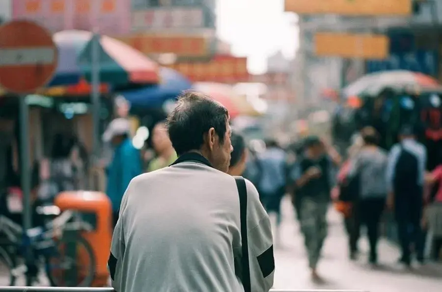贫困家庭的子女指的是哪类人_贫穷家庭的父母有多差_