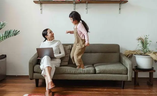 _贫困家庭的子女指的是哪类人_贫穷家庭的父母有多差